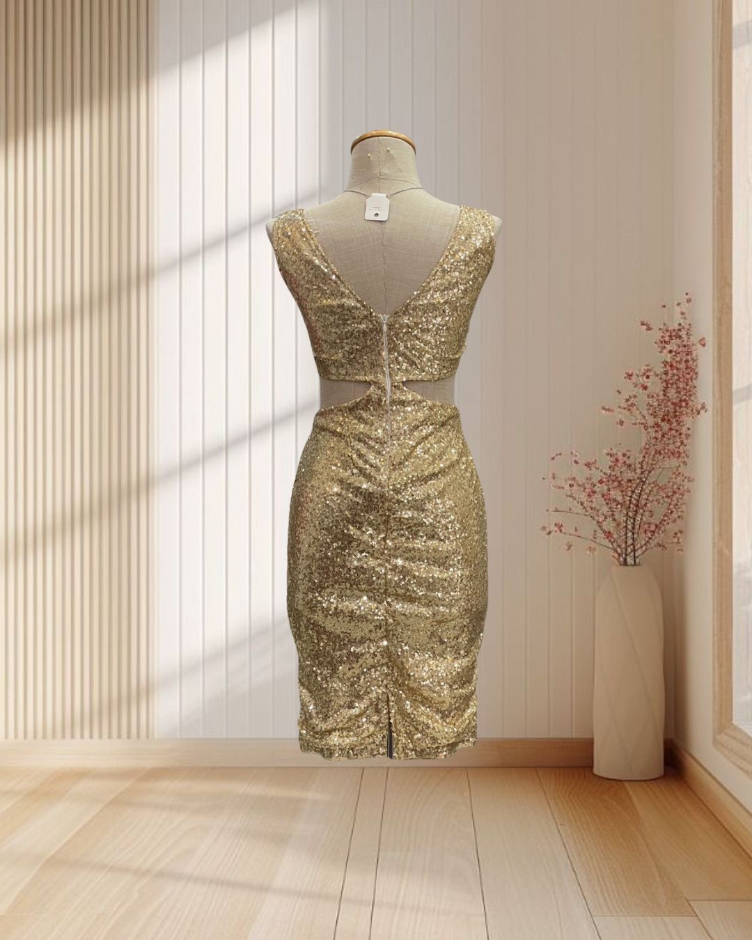 (PRE-LOVED) ราตรีสั้นสีทอง ปักเลื่อม เว้าเอว รัดรูป ไซส์ S