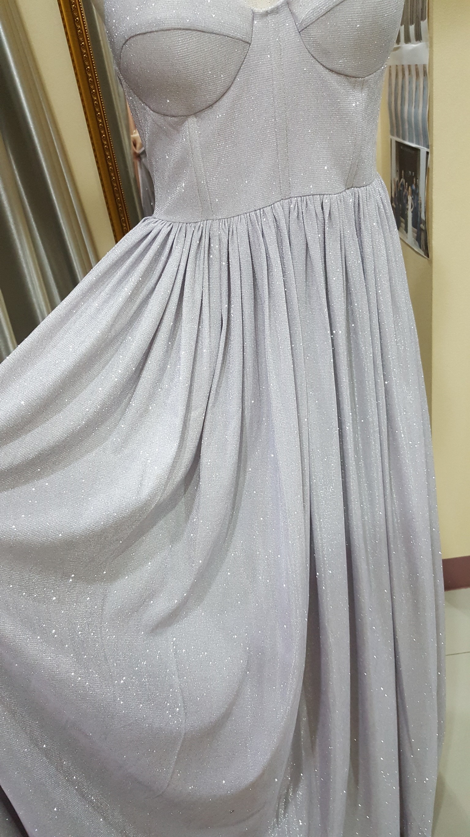 (PRE-LOVED) ชุดราตรียาวสีเทาสายเดี่ยวGlitter(S)