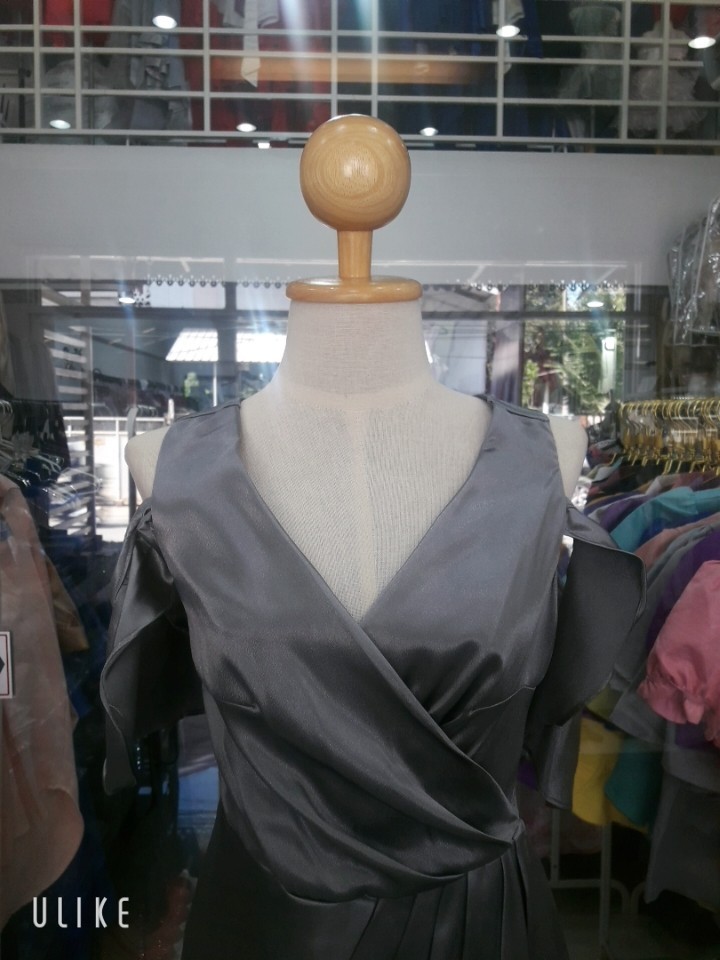 (PRE-LOVED) ยาวเทาแขนระบายทรงนาตาลี (M) มือ2