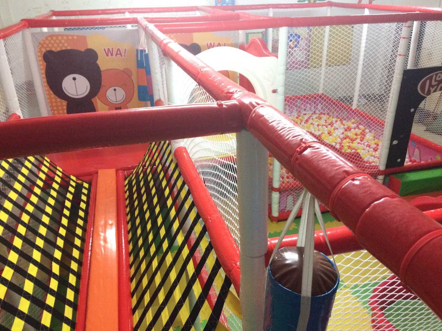 บ่อบอลเสริมทักษะ ห้องบอลอุโมงค์หมี