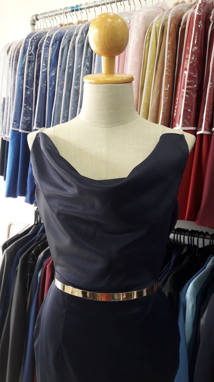 (PRE-LOVED) ราตรียาวสีกรมสายเพชร (S)