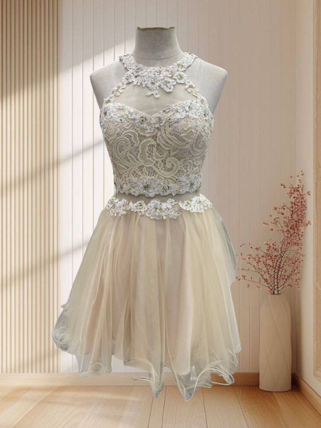 ราตรีสั้นแขนกุดสีครีม ผ้าลูกไม่แต่งเพชร กระโปรงผ้ามุ้งฟูๆ ไซส์ S