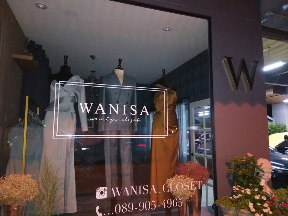 ป้ายร้าน #wanisa อักษรสแตนเลสหน้าทอง สติกเดอร์ไดคัทติดกระจก