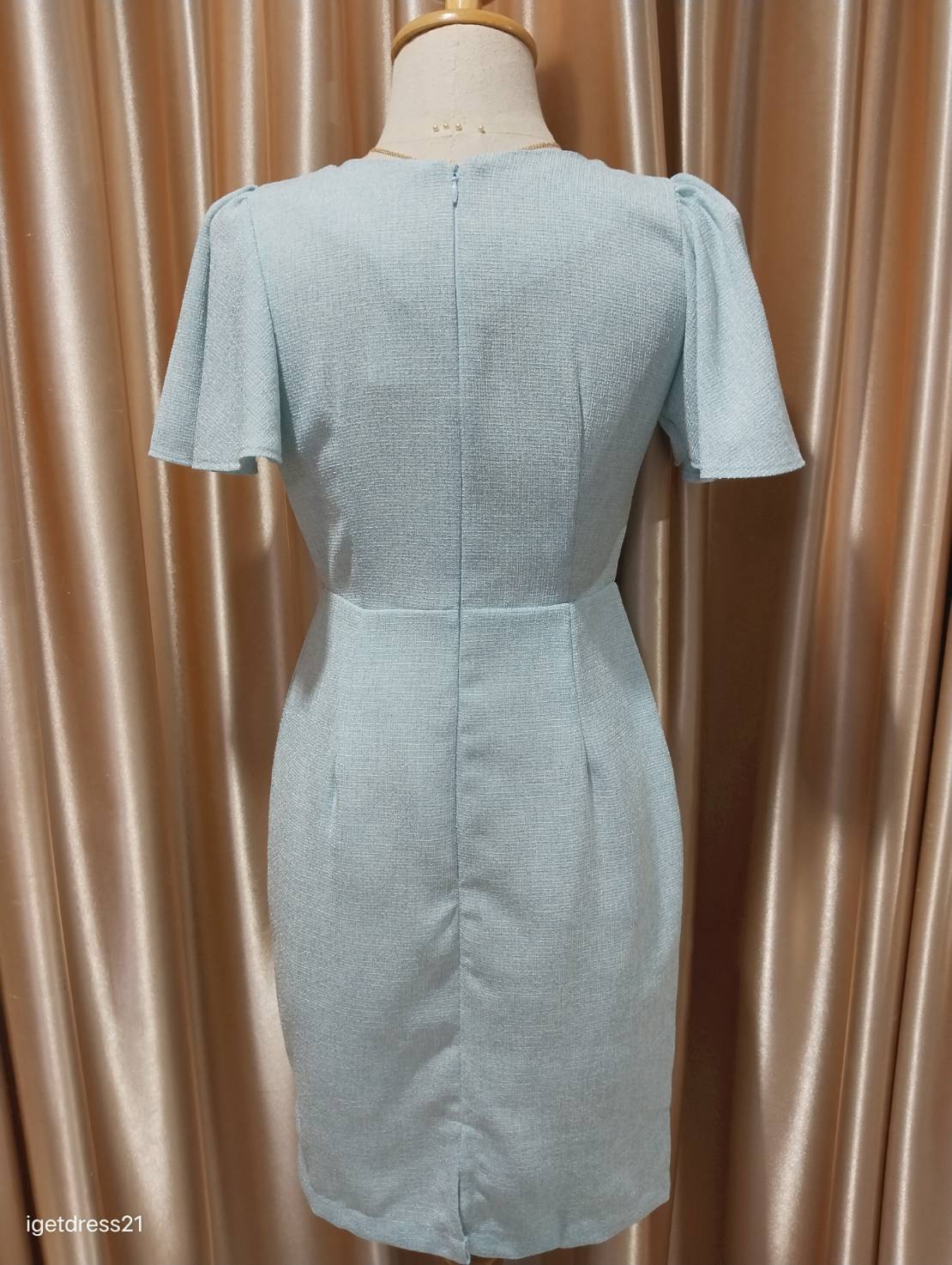 (PRE-LOVED) ชุดราตรีสั้นคอวีป้ายแขนระบายกระโปรงทรงสอบS