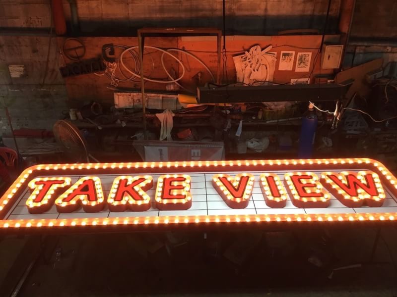 ป้ายไฟปิงปอง take viwe ติดตั้งร้านถนนข้าวสาร