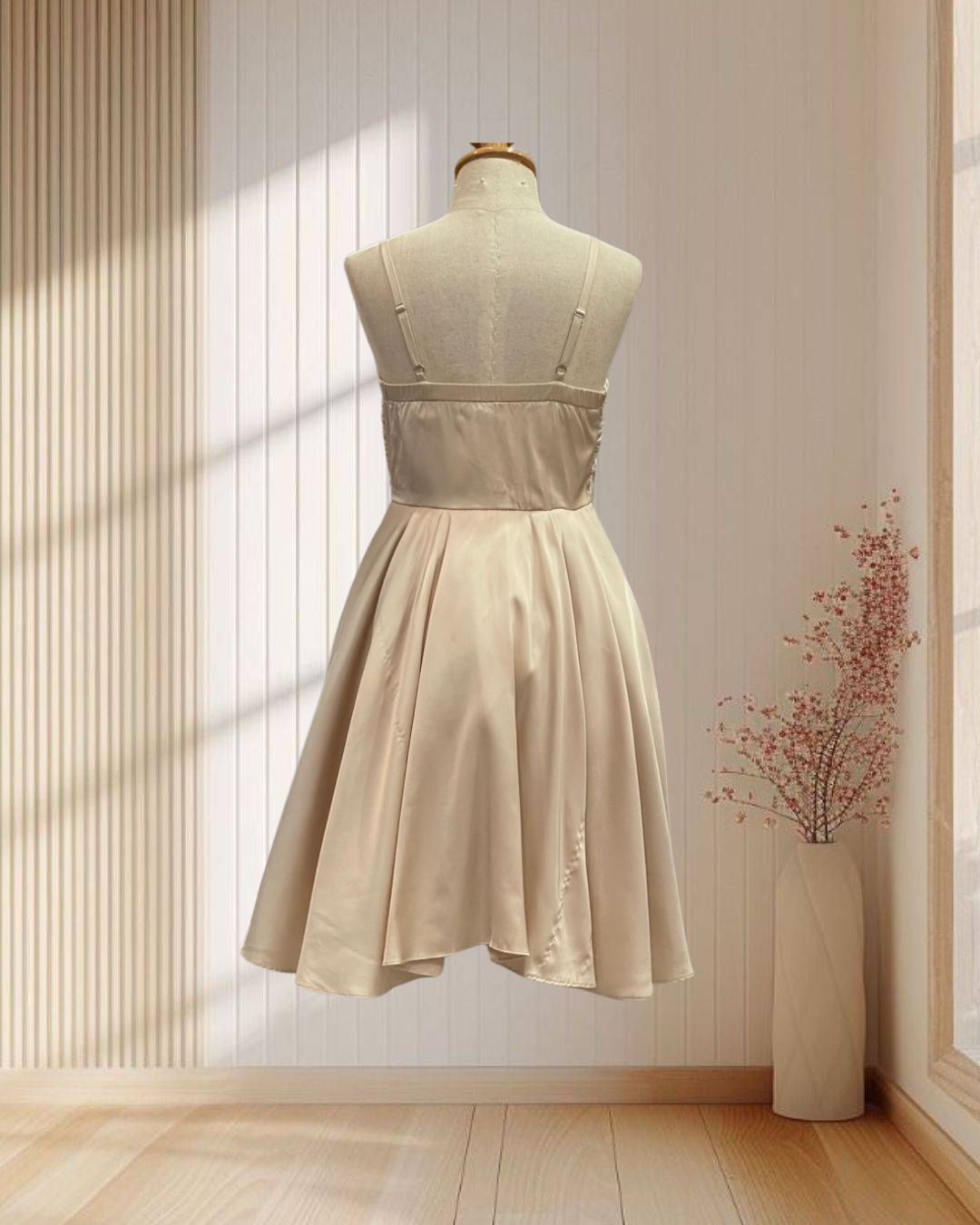 (PRE-LOVED) ราตรีสั้นสีครีม สายเดี่ยวผ้าซาติน ไซส์ S