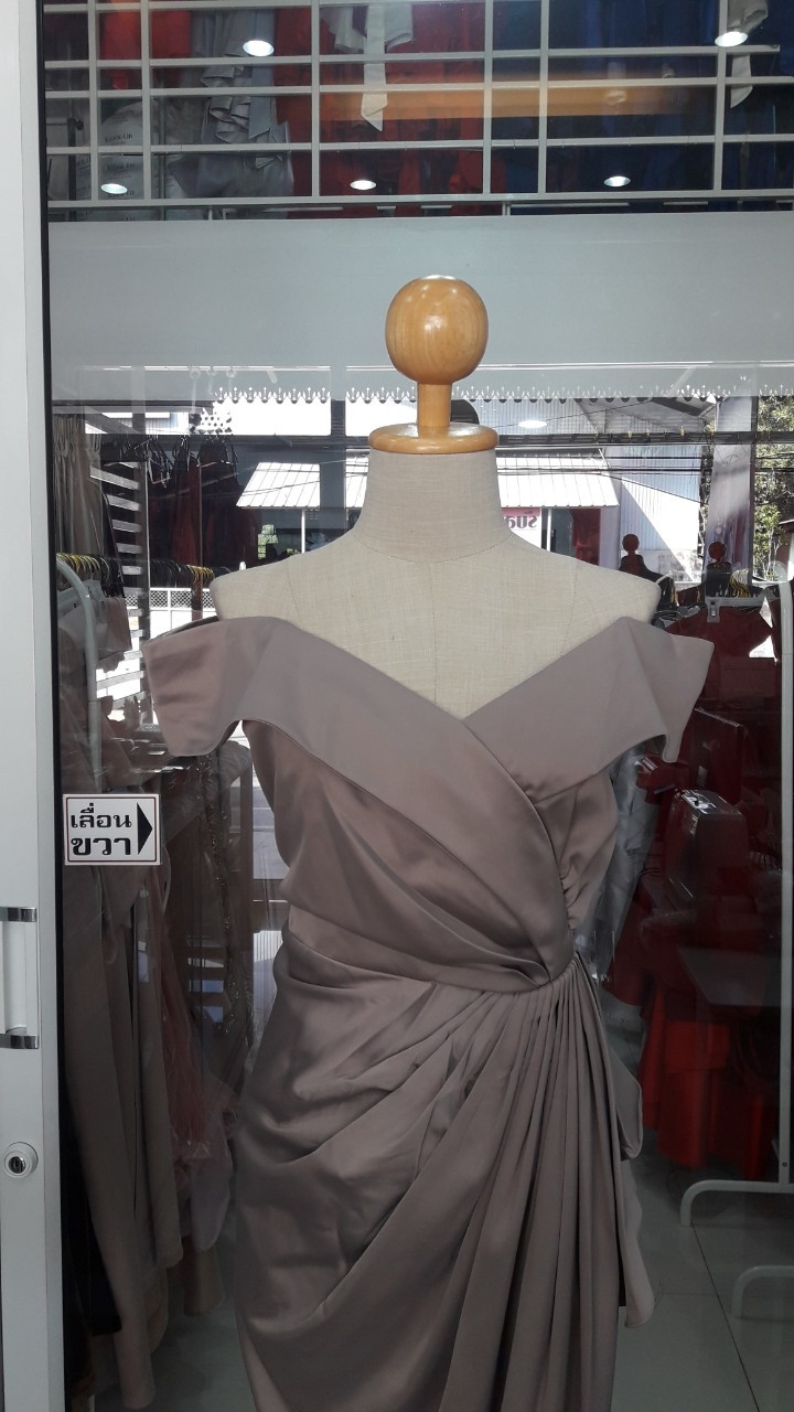 (PRE-LOVED) ยาวเทาปาดไหล่จีบเอว(2XL) มือ2