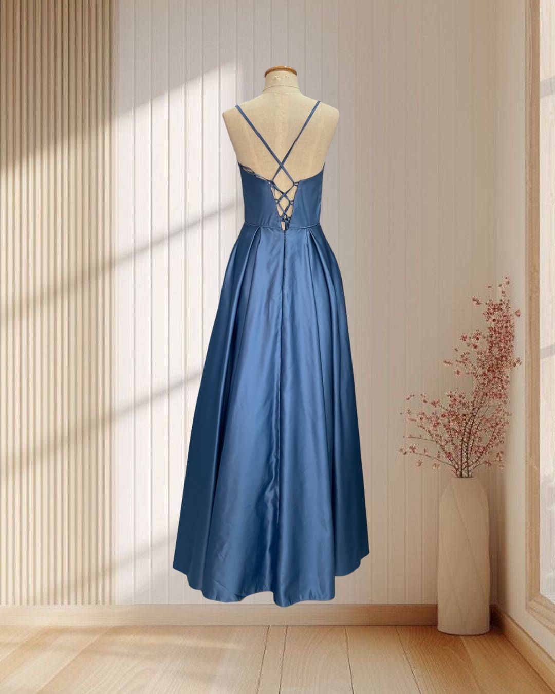 (PRE-LOVED) ราตรียาวสีน้ำเงิน กระโปรงสุ่มเจ้าหญิง สายเดี่ยวสานหลัง ไซส์ S