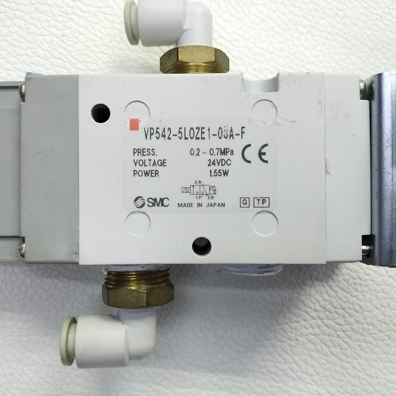 Solenoid Valve SMC รุ่น VP542-5LOZE1-03A-F, 3/2, Coil 24Vdc