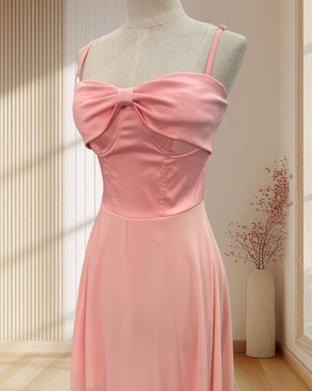 (PRE-LOVED) เดรสยาวสีโอรส สายเดี่ยวปรับได้ แต่งโบว์ด้านหน้า เซ็กซี่เล็กๆ ไซส์ S