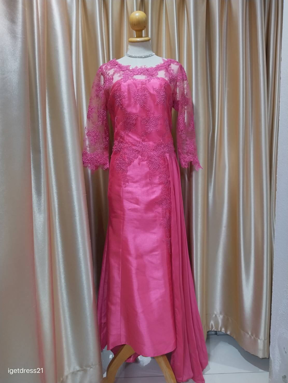 ชุดราตรียาวสีบานเย็นแขนยาวลูกไม้ XL