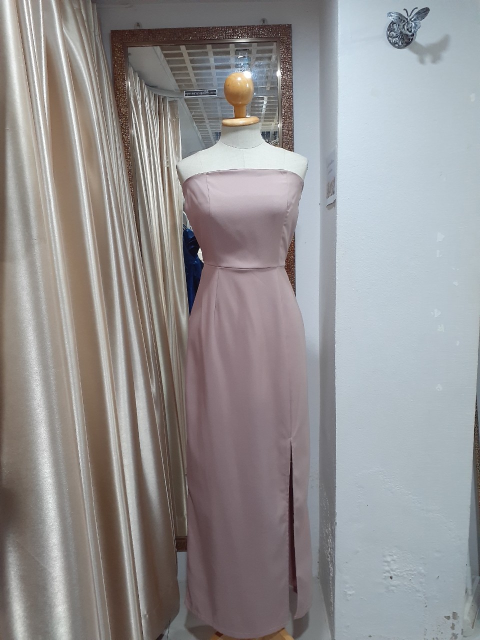 ชุดราตรียาวสีชมพู เกาะอมเรียบ ผ่าข้าง (S)