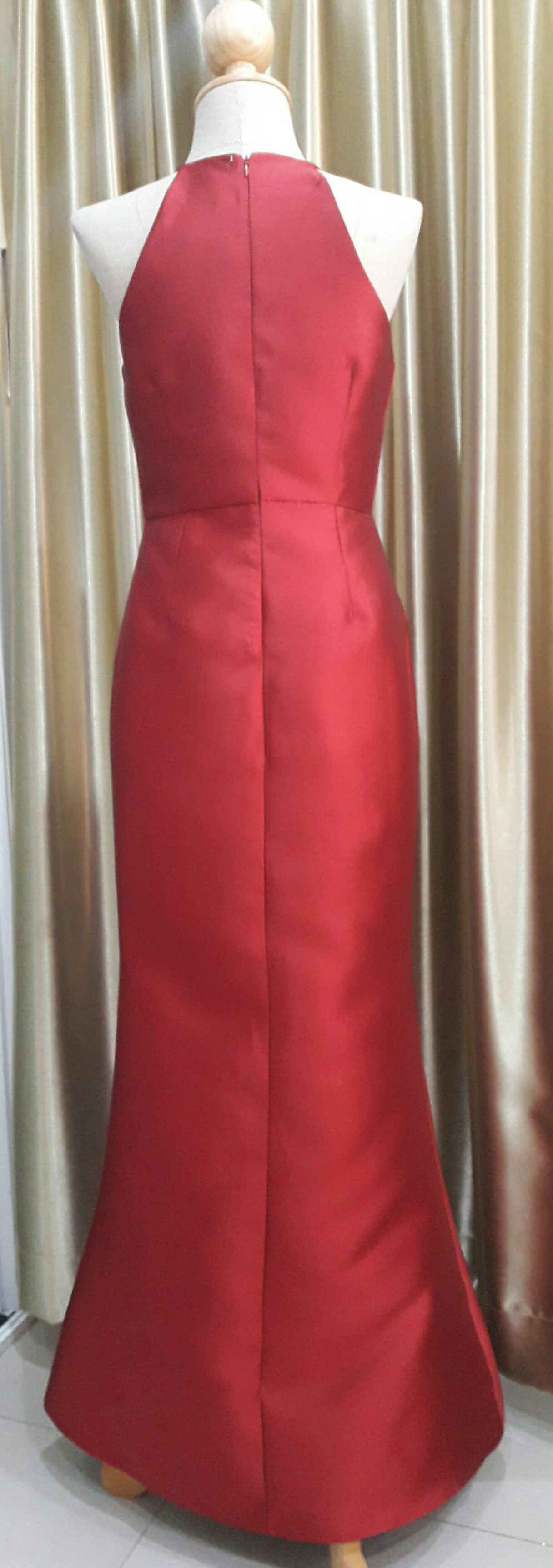 (PRE-LOVED) ชุดราตรียาวสีเเดง(M)