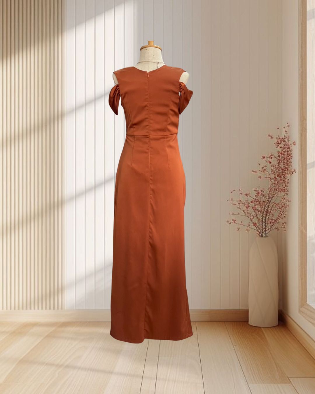 (PRE-LOVED) ราตรียาวสีส้มอิฐ แขนกุดโอบแขน โชว์ไหล่ ไซส์ M