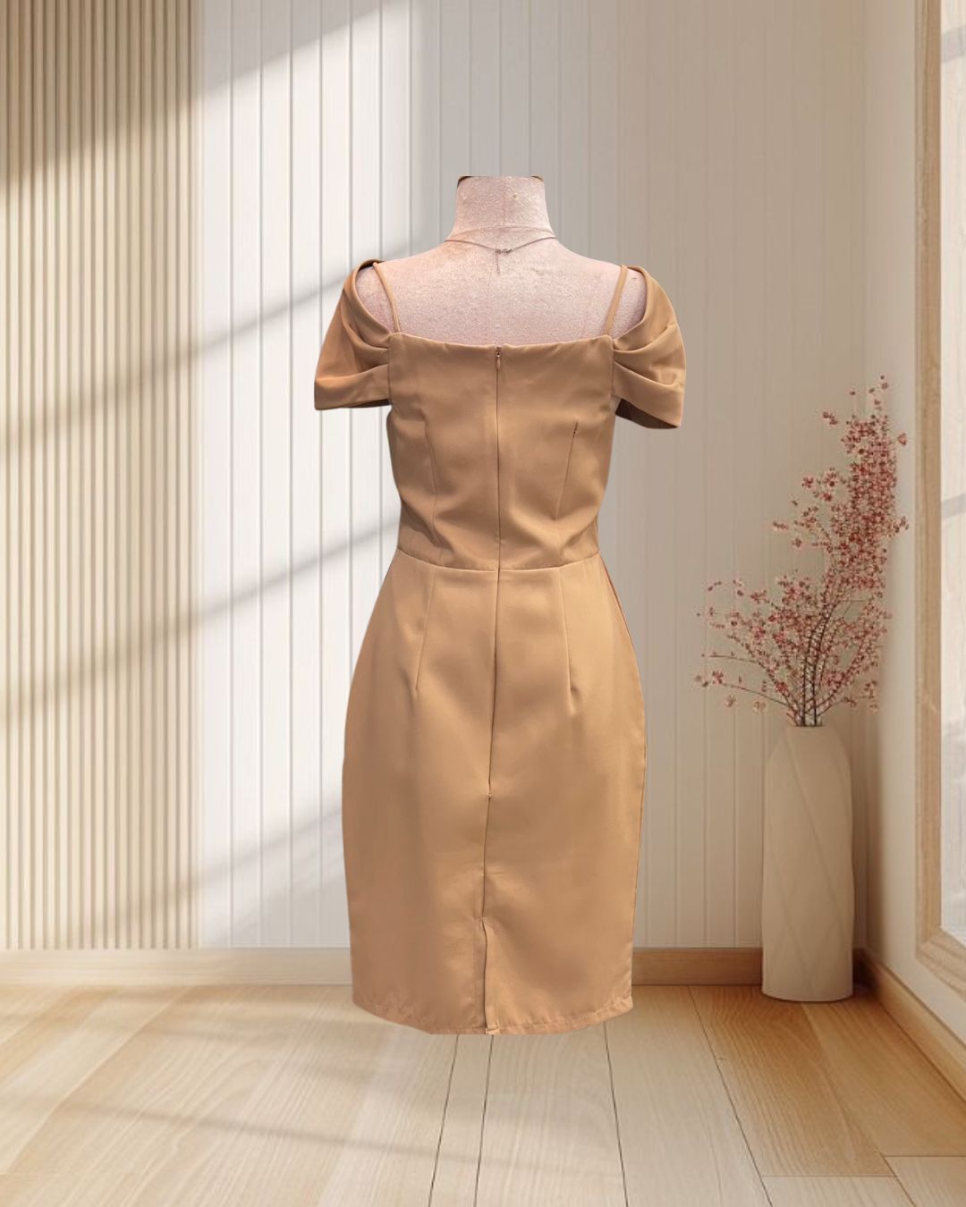 (PRE-LOVED) ราตรีสั้นสีน้ำตาลอิฐสายเดี่ยวรวบโบว์2ชั้น อ้อมแขนผ้าบาบี้ ไซส์ M