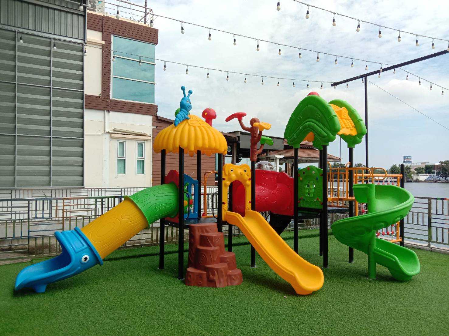 เครื่องเล่นสนาม ชุด ตาข่ายปีนป่ายหนอนน้อยเสริมพัฒนาการเด็กๆ