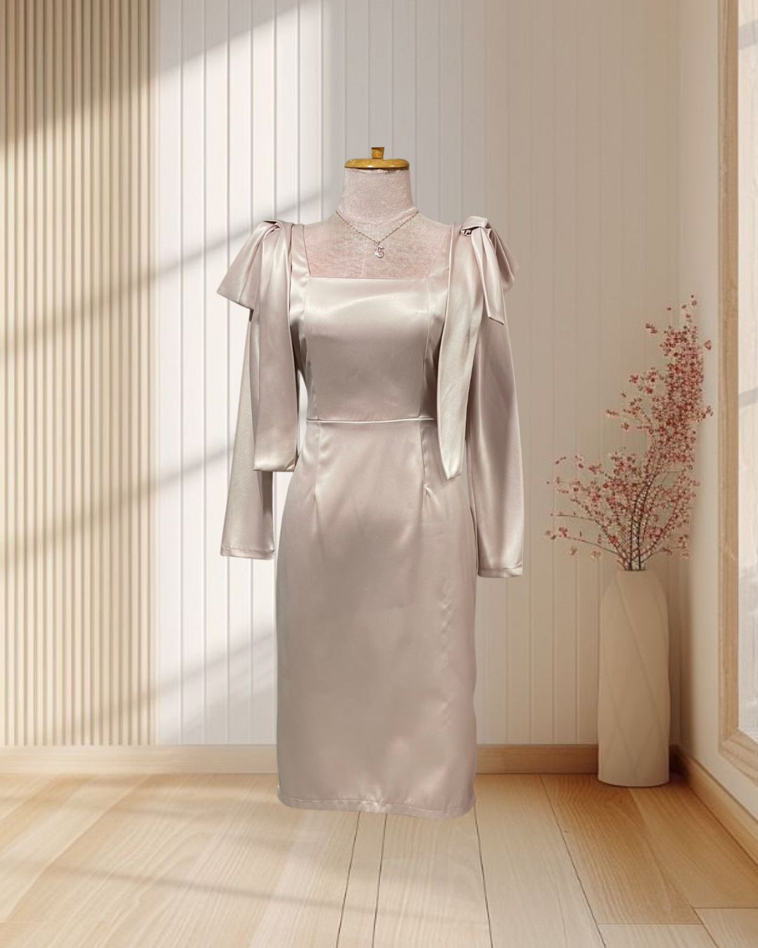 (PRE-LOVED) ราตรีสั้นสีโอวัลติน แขนยาวแต่งโบว์ไหล่ ไซส์ M