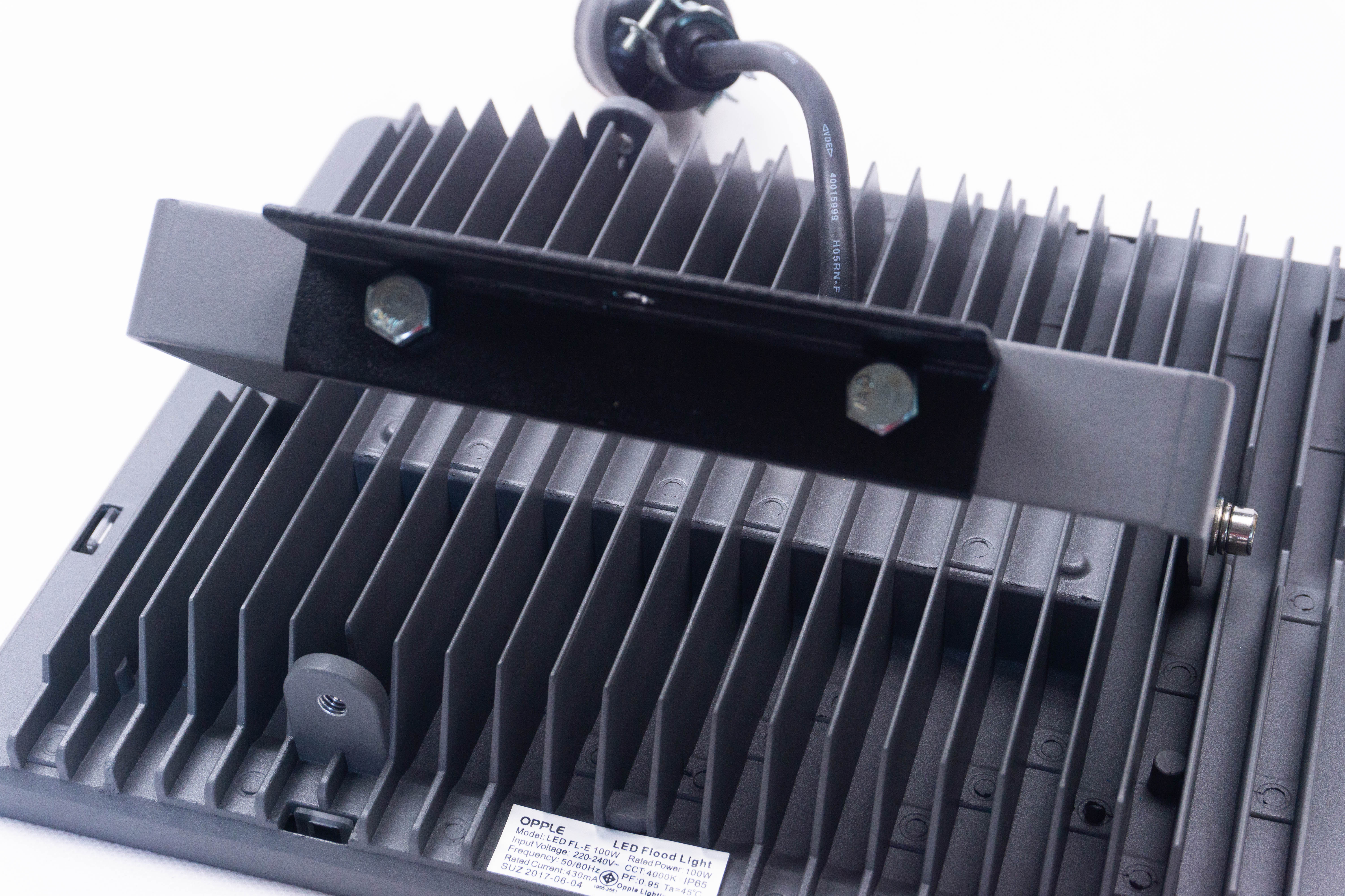 ***ยกเลิกจำหน่าย สินค้าไม่ผลิต*** ไฟสตูดิโอสำหรับถ่ายหน้าซุ้ม(backdrop) Opple Flood Light LED 100W ของแท้ รับประกัน 2 ปี ราคาถูก