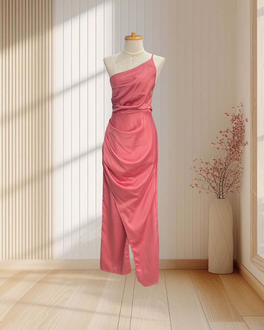 ราตรียาวสีชมพู บ่าเฉียง จีบช่วงอกถึงสะโพก ผ่าข้าง ไซส์ M