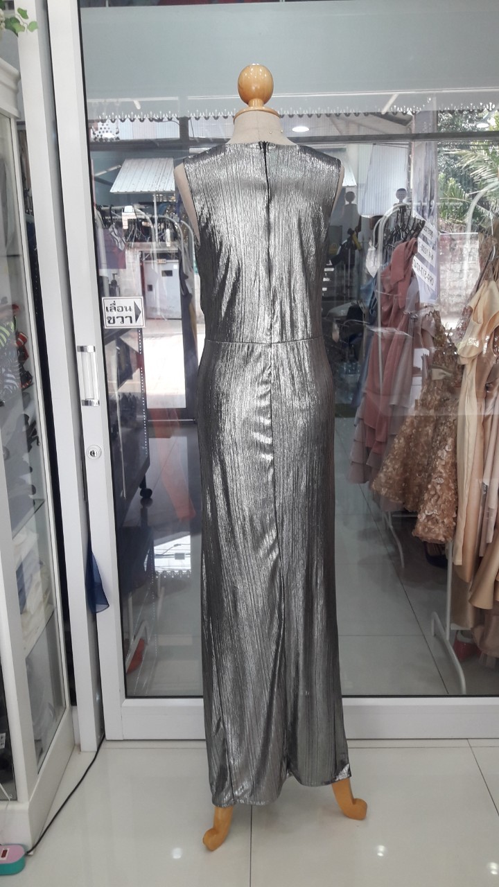 (PRE-LOVED) ยาวสีเทาแขนกุดเมทัลลิค (M) มือ2