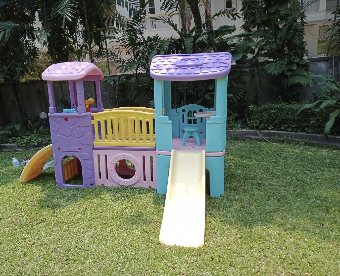 บ้านน้อยสองชั้น (สีหวาน)