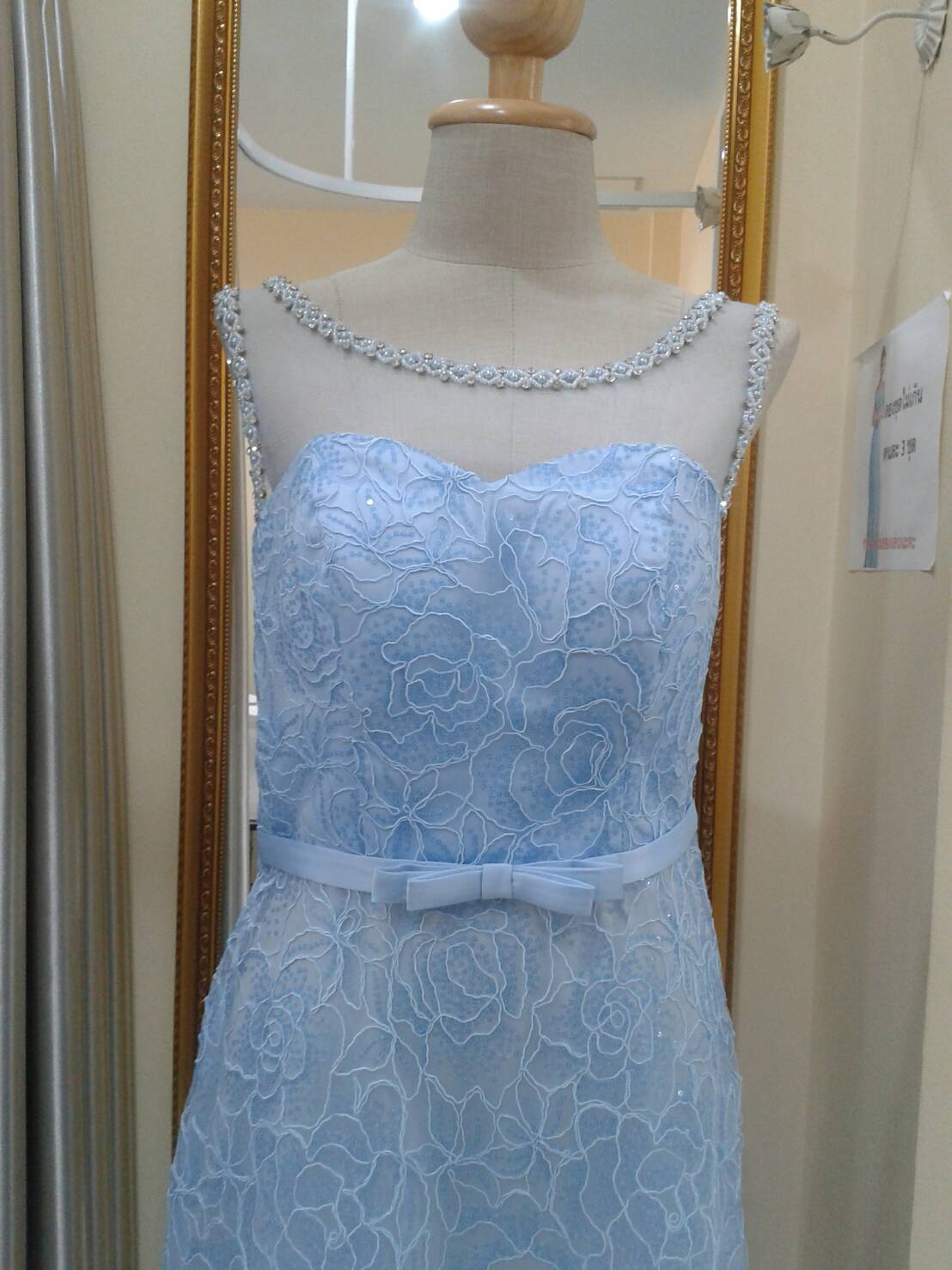 (PRE-LOVED) ราตรียาวสีฟ้าลายดอกกุหลาบอกซีทรู(ฟรีไซส์)