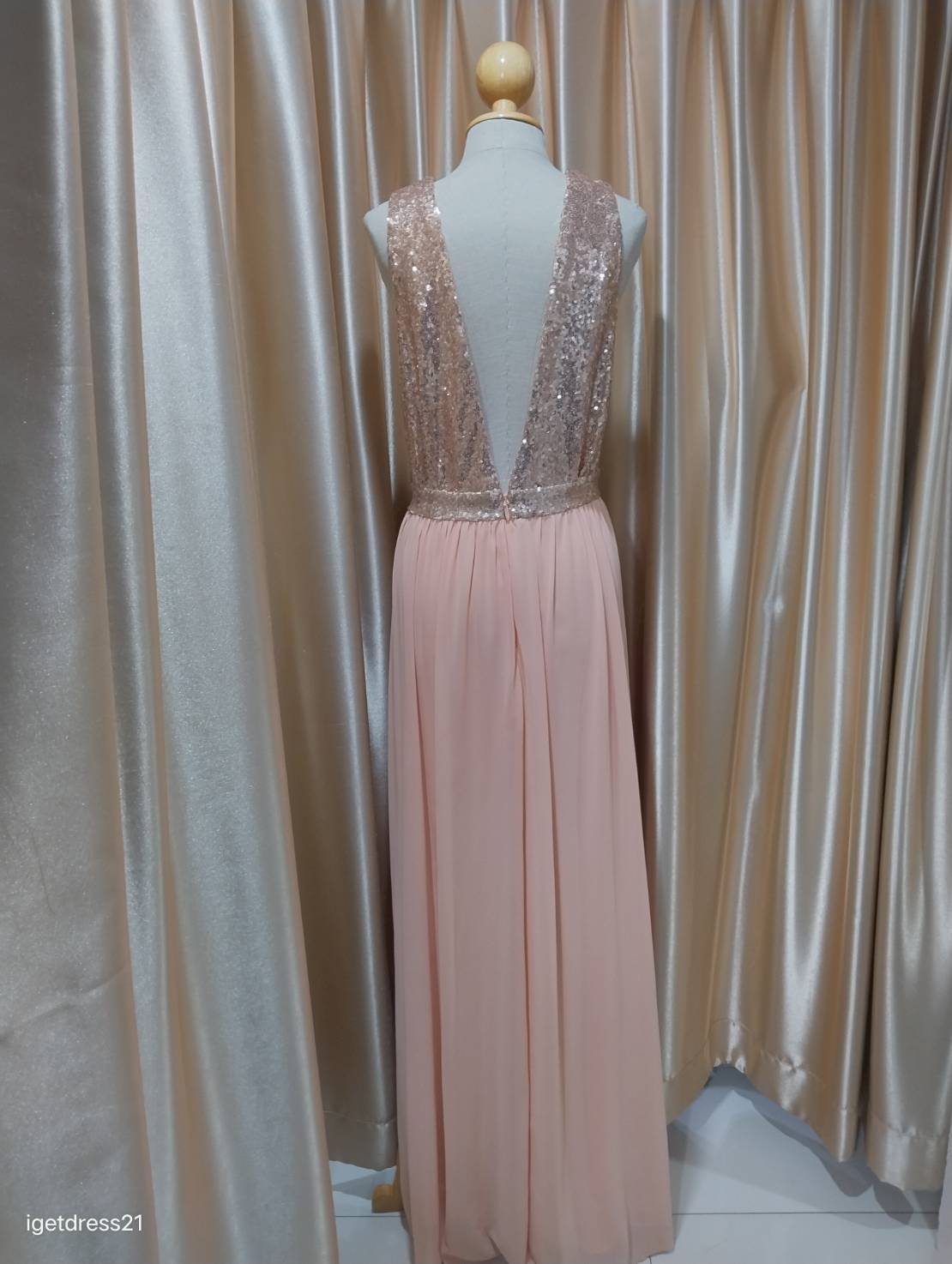 (PRE-LOVED) ชุดราตรียาวแขนกุดเสื้อกลิตเตอร์กระโปรงชีฟองสีส้ม L