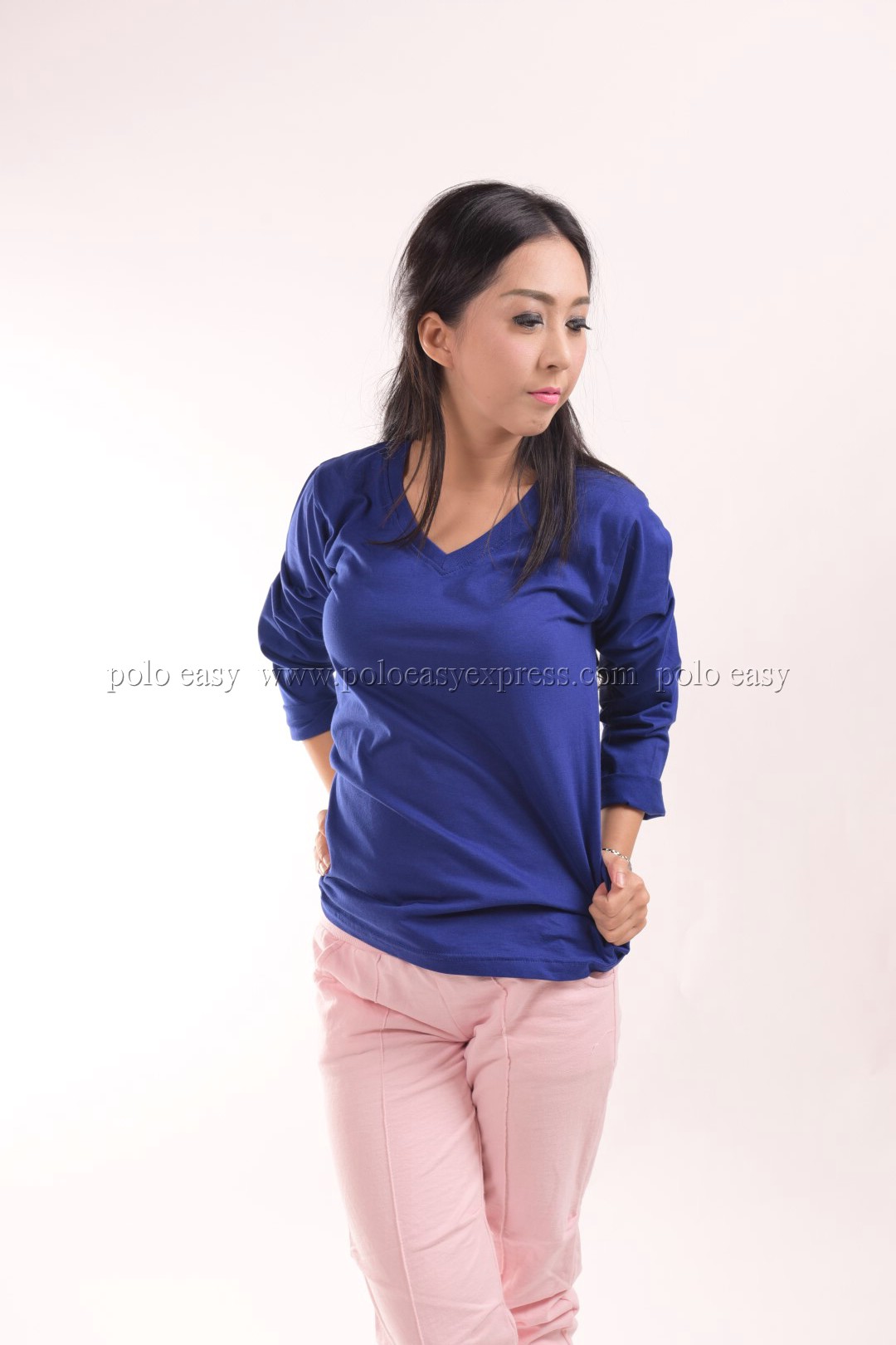 เสื้อยืด สีน้ำเงิน คอวี แขนยาว Size S