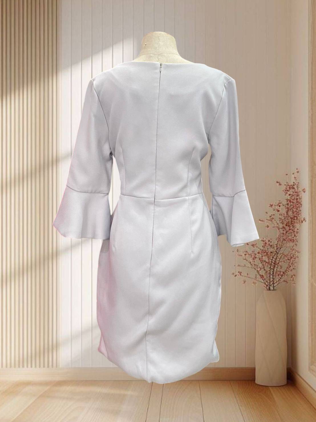 (PRE-LOVED) ราตรีสั้นสีเทา แขนยาว แต่งระบายปลายแขน ผ้าหนา ไซส์ M