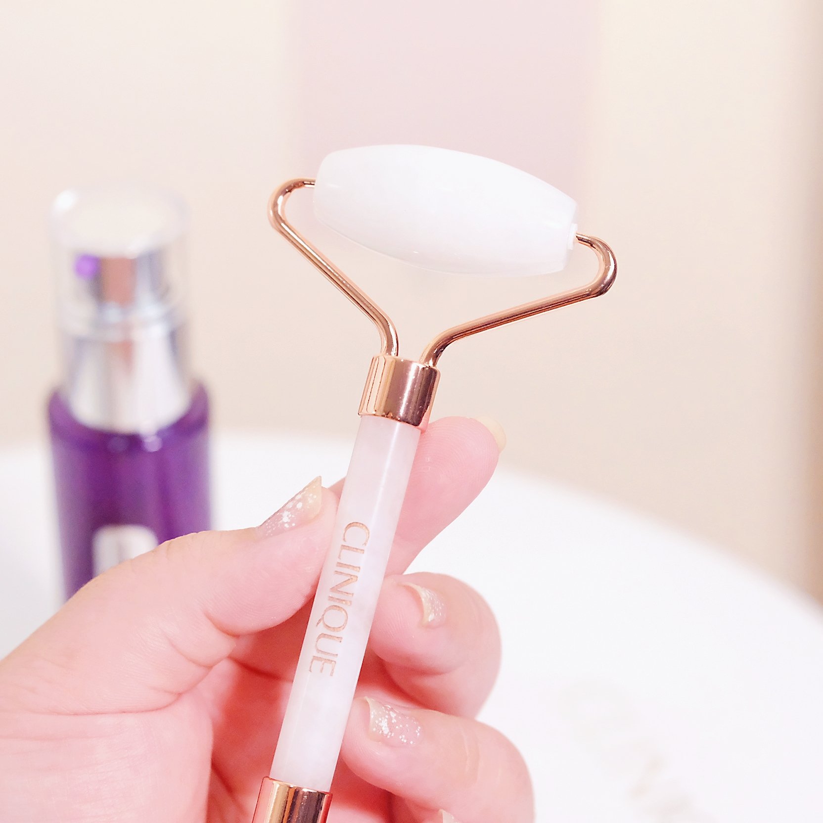 โรลเลอร์นวดหน้า Clinique Jade Face Roller