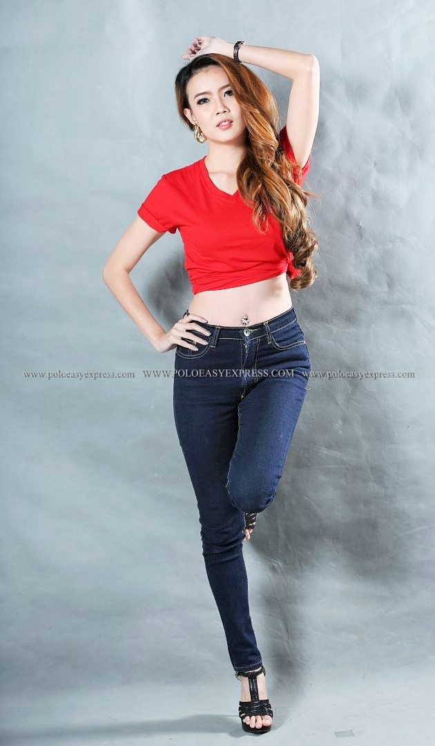 M เสื้อยืด สีแดง คอวี แขนสั้น Size M