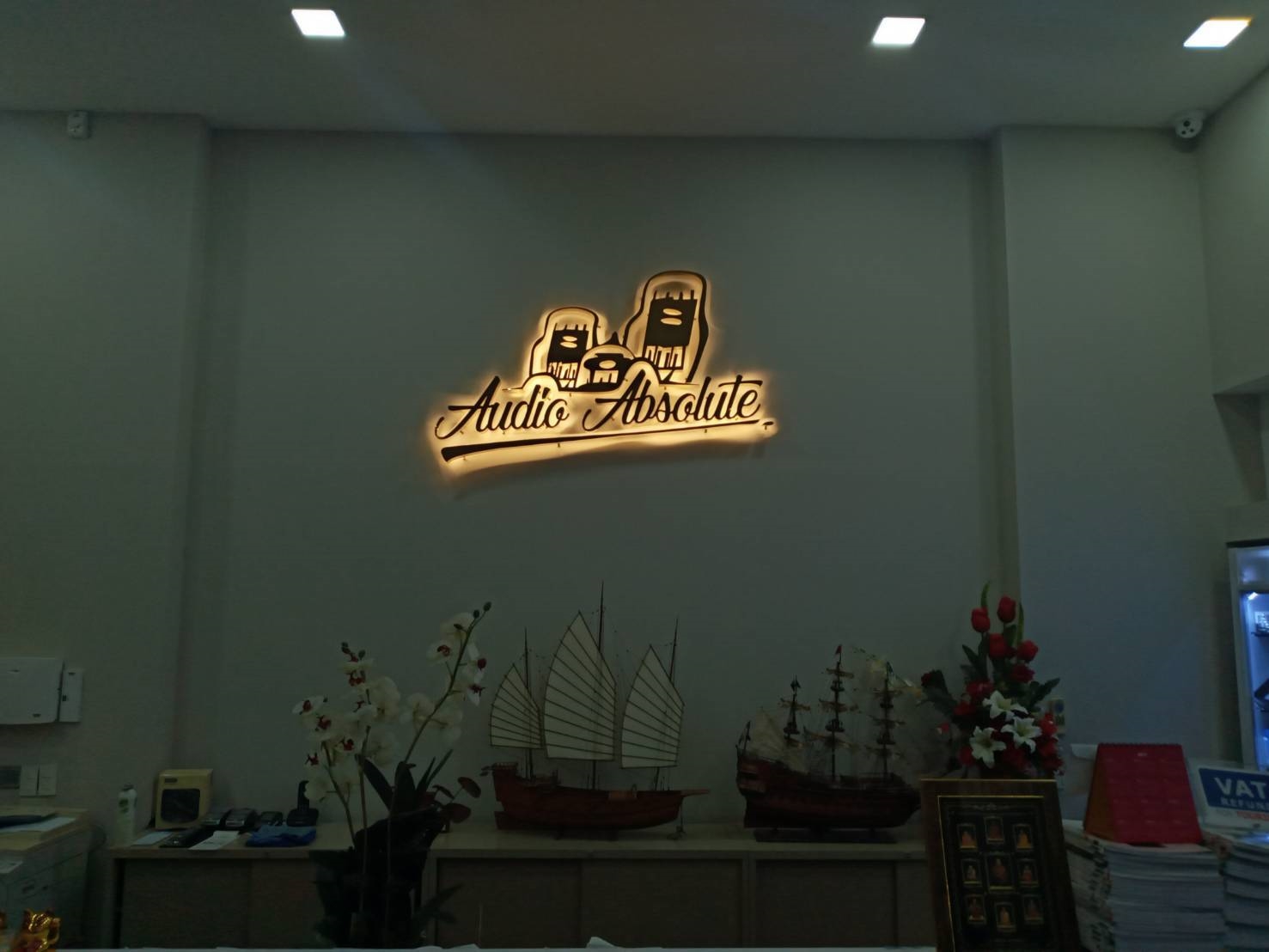 งานตัวอักษรไฟออกหลัง - ร้าน Audio Absolute ติดตั้งป้ายราชพฤกษ์ บางกรวย