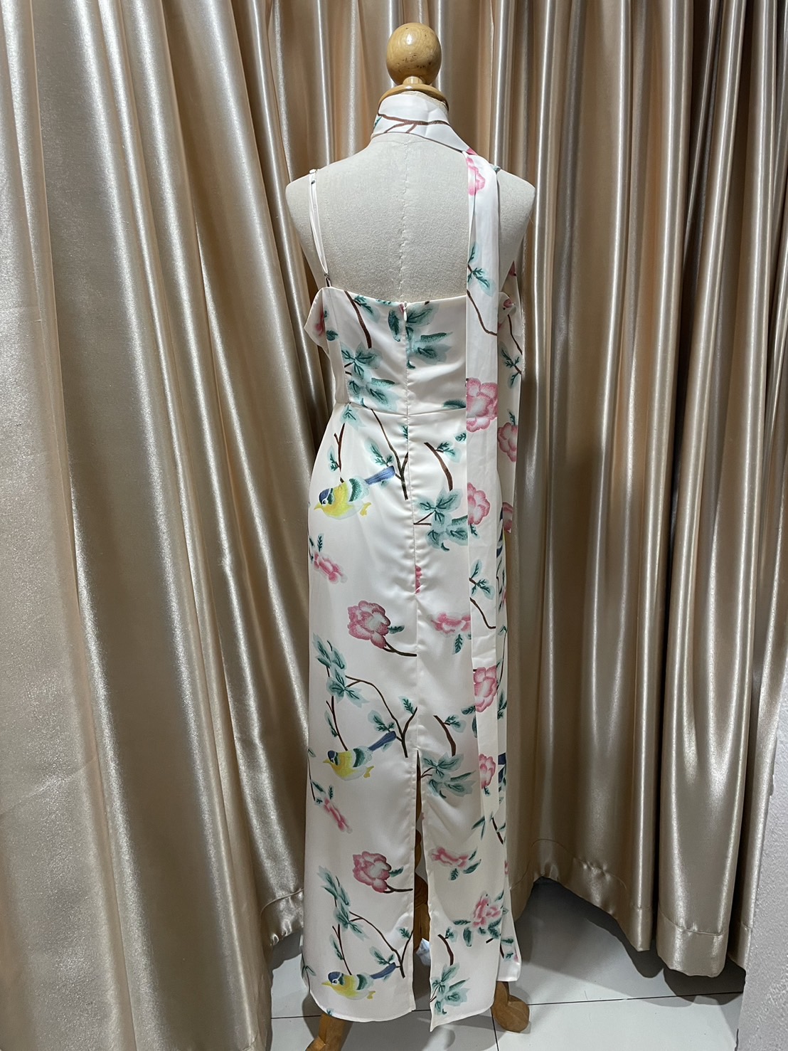 (PRE-LOVED) ชุดราตรียาวลายดอกสายเดี่ยวคอถ่วง ไซส์ S