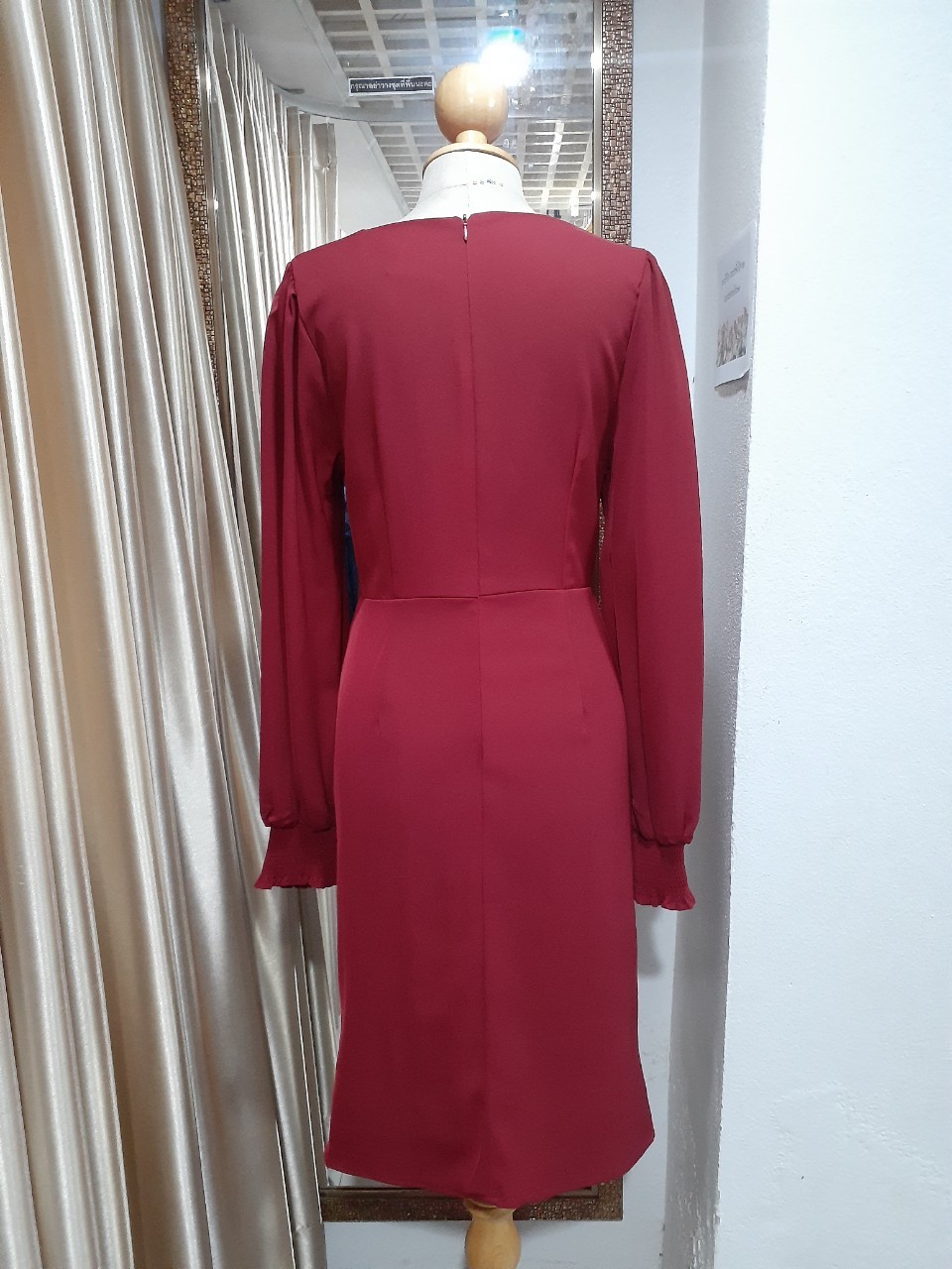 (PRE-LOVED) ราตรีสั้นสีแดงแขนยาว (S)