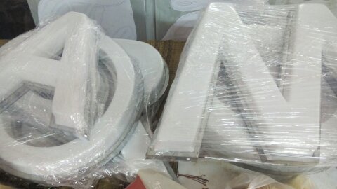 อักษรกล่องไฟ ปั๊มนูน (อะคริลิคปั๊มนูน)