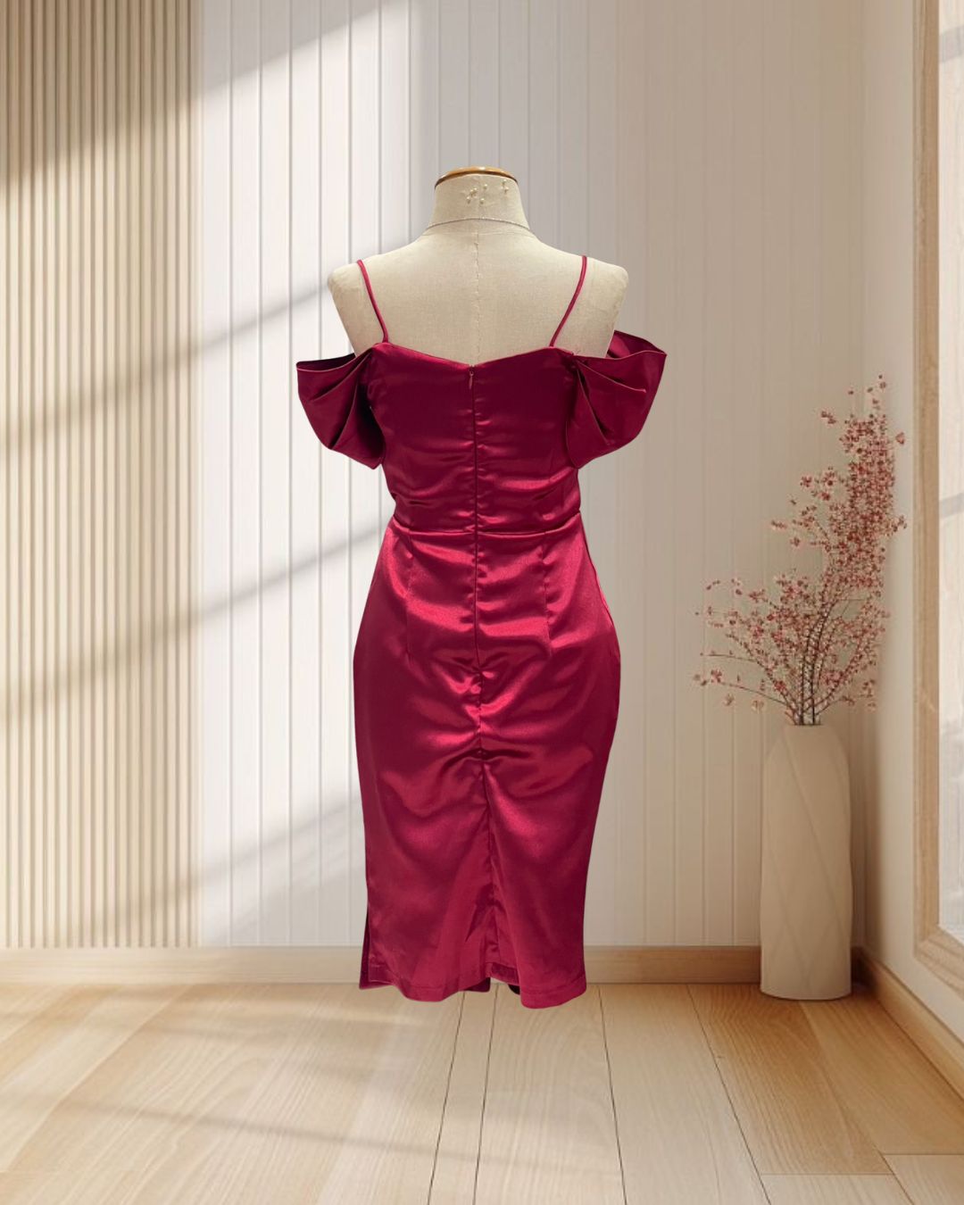 (PRE-LOVED)ราตรีสั้นสีแดง สายเดี่ยว โอบไหล่ ยอดฮิต ผ้าซาตินเงา ไซส์ S