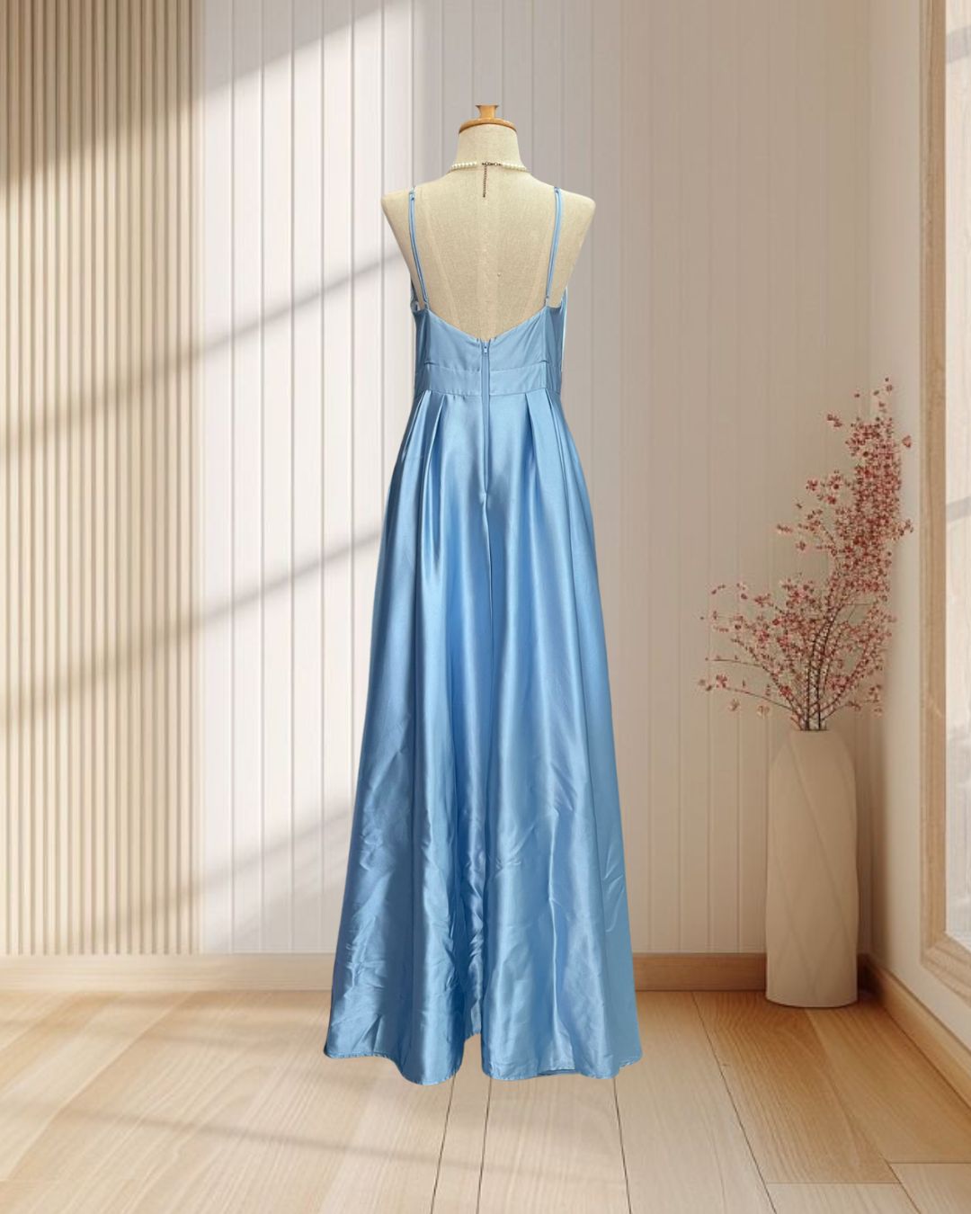 (PRE-LOVED) ราตรียาวสีฟ้าน้ำทะเล แหวกหน้า สายเดี่ยวปรับได้ ผ้าเครป ไซส์ L