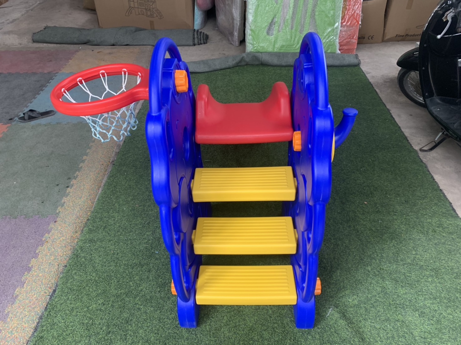 สไลด์เดอร์ช้างน้อย