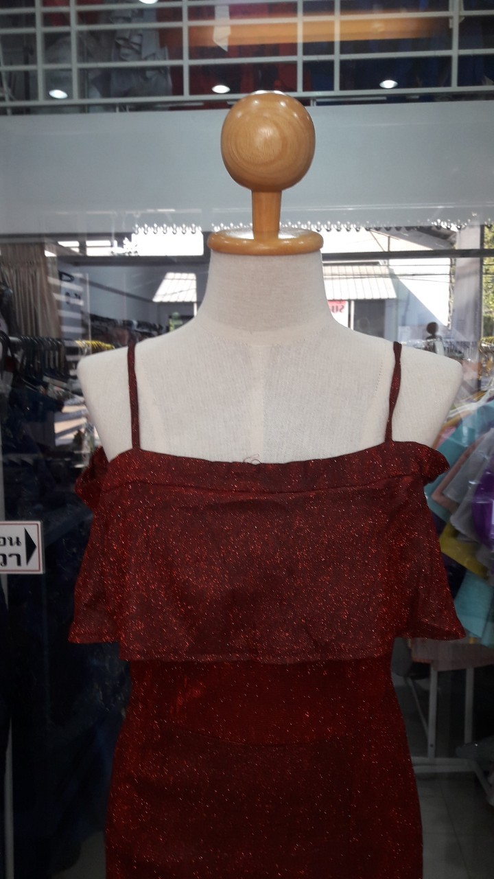 (PRE-LOVED) ยาวแดงกลิตเตอร์ปาดไหล่ (M)