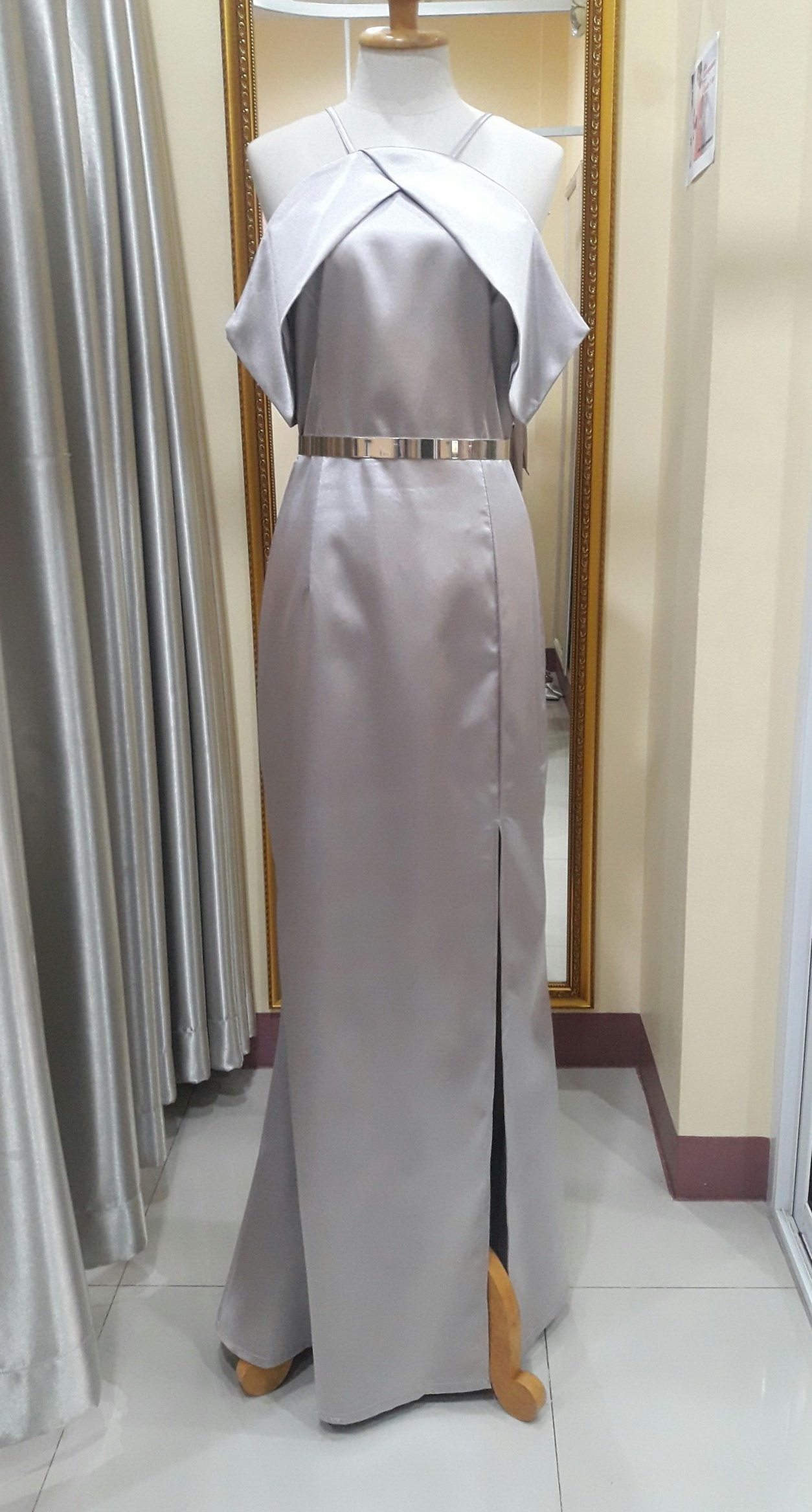 ชุดราตรียาวสีเทาเปิดไหล่เเต่งเเขน (XL) มือ2