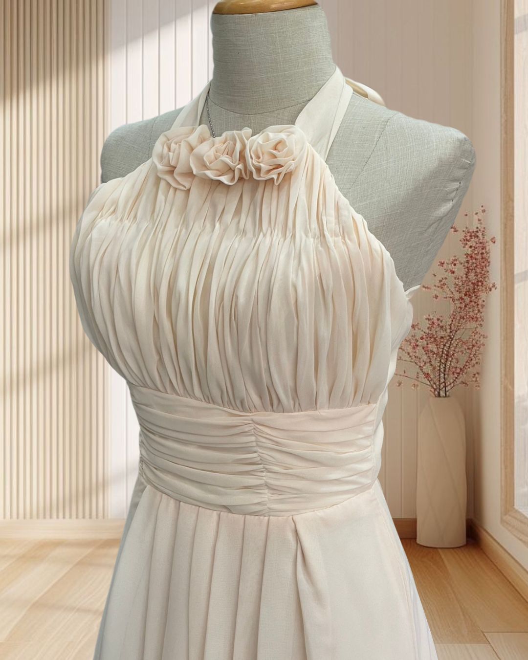 ( PRE-LOVED ) ราตรีสั้นสีครีม แต่งจีบ สายคล้องคอผูกโบว์ ไซส์ S