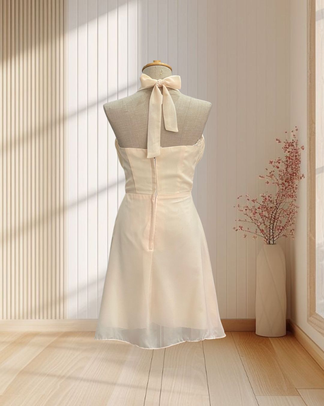 ( PRE-LOVED ) ราตรีสั้นสีครีม แต่งจีบ สายคล้องคอผูกโบว์ ไซส์ S