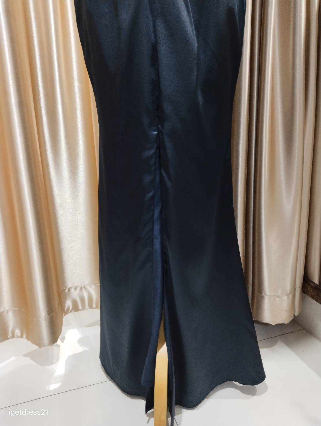 ชุดราตรียาวสีกรมผ่าหลังL