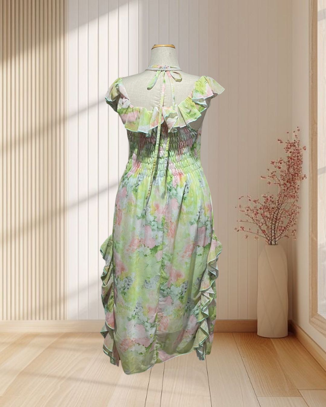 (PRE-LOVED) เดรสยาวสีเขียวลายดอกไม้ สม็คหลัง แต่งกระโปรงระบาย ไซส์ 2XL