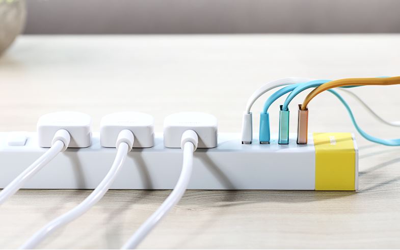 รางปลั๊กไฟ +4USB Port REMAX RU-S2 แท้ (สีฟ้า-ขาว)