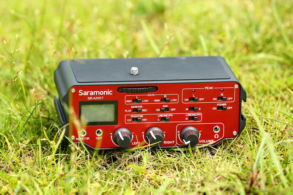 Saramonic SR-AX107 Two-Channel XLR Audio Adapter with Preamplifiers รับประกันศูนย์ไทย 1 ปี
