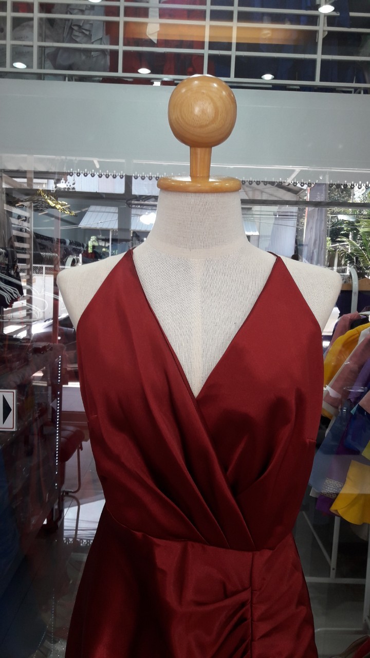 (PRE-LOVED) ยาวแดงสายไขว้หลัง (M)