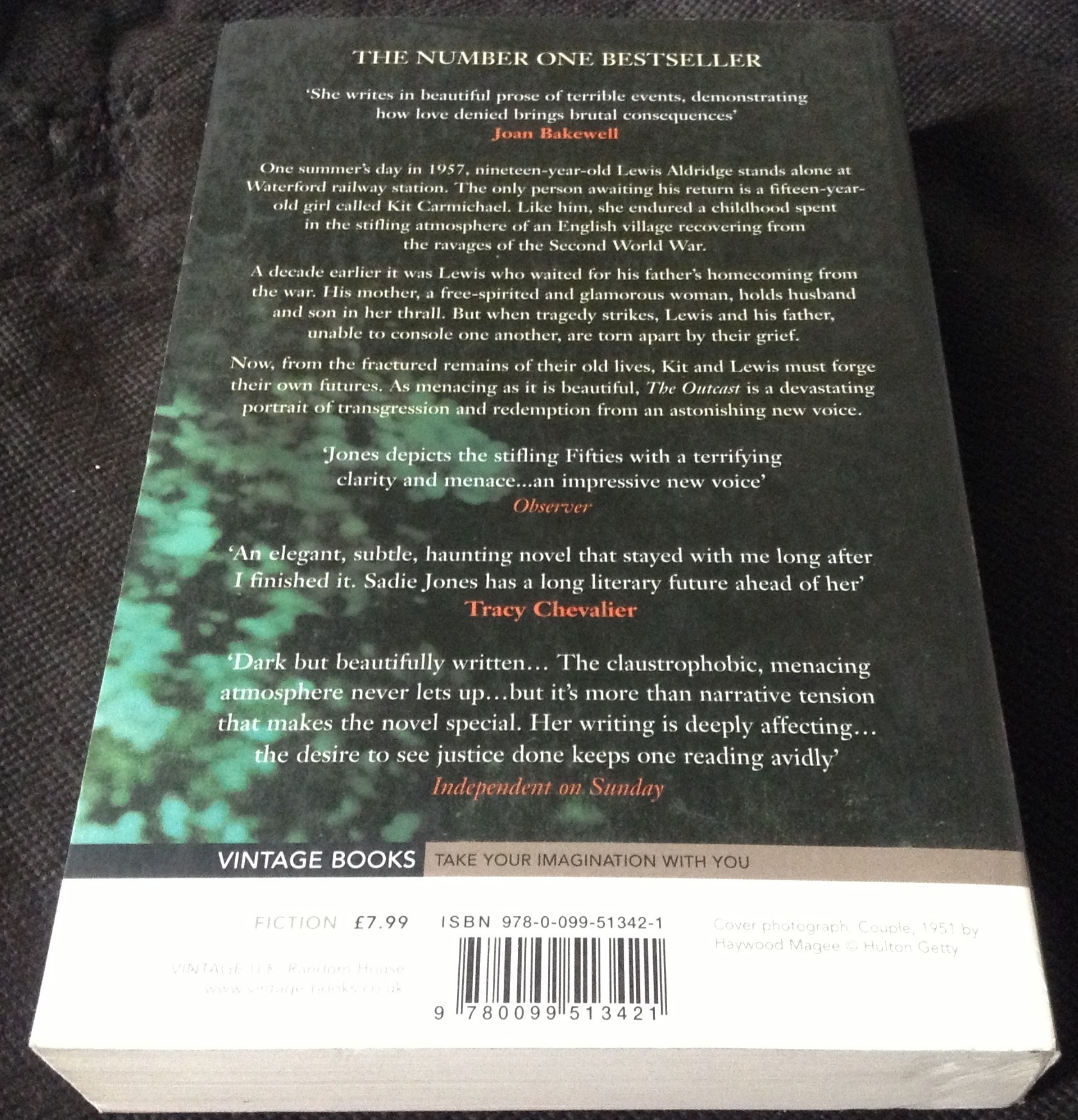 the outcast sadie jones ราคา 210