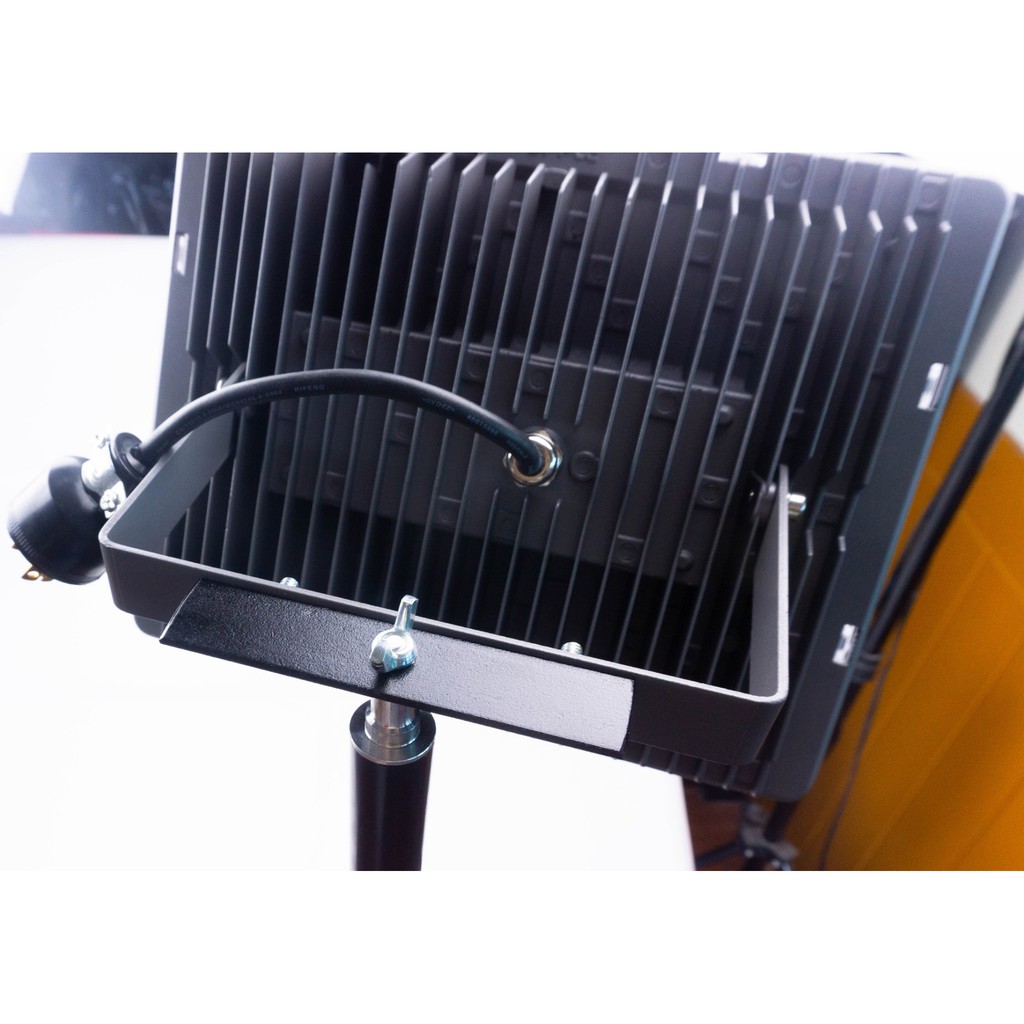 เพลทยึดไฟ OPPLE Flood Light LED 100W เข้ากับขาตั้งกล้อง ขาตั้งไฟพร้อมสกรู (สำหรับไฟ 1 หัว)