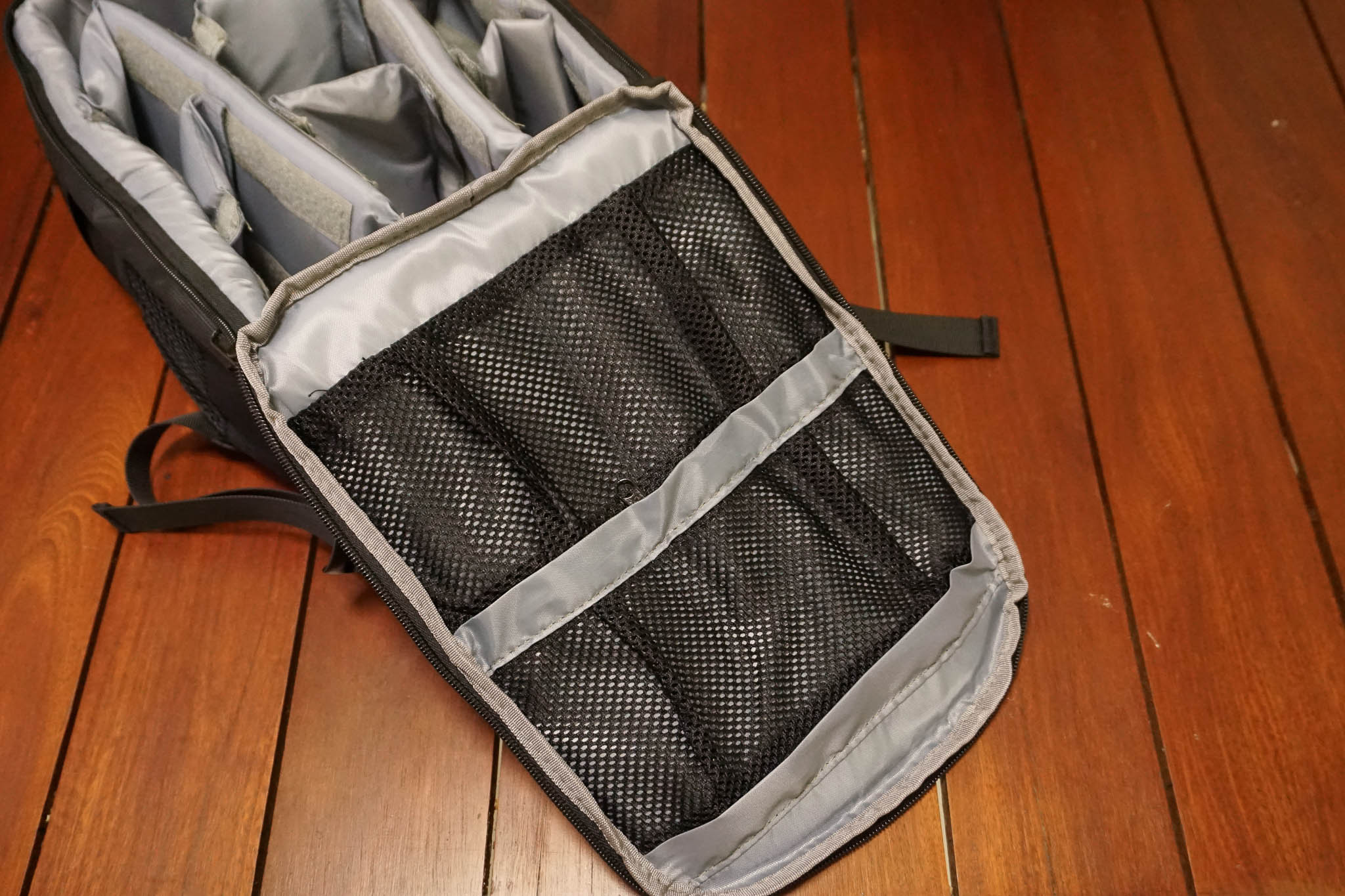 กระเป๋ากล้องยี่ห้อ IDM รุ่น DL-B202 สำหรับใส่กล้องและเลนส์